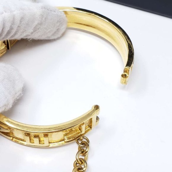 AUTH CHANEL VINTAGE LOGO LETTER BANGLE BRACELET - Picture 4 of 7